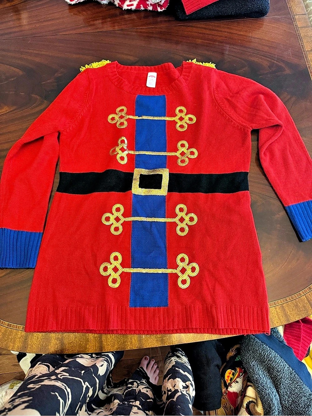 Holiday Time nut cracker Color Block Holiday Sweater Red & Blue L (12-14)